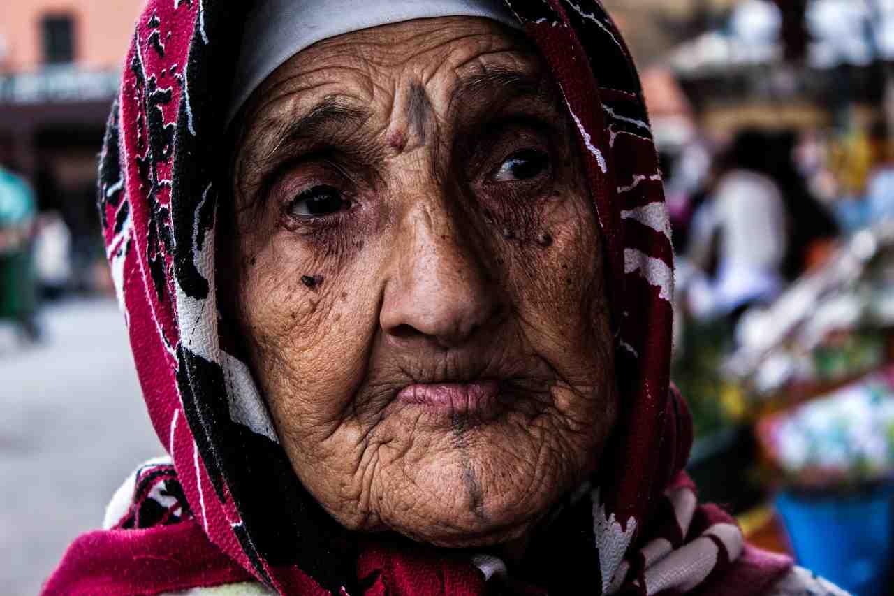 vieille femme, maroc, marrakech